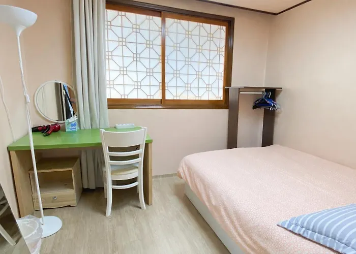 Aroha House For Foreign Guests Only *